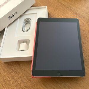 Apple iPad Air w/ Cover- 64 GB Wi-fi and Bluetooth